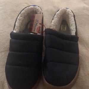 Men’s slippers size 12-13